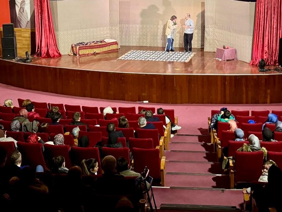 Serdivan’da Tiyatro Oyunu Sahnelendi